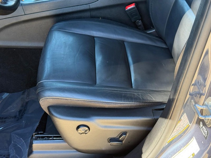 Jeep Grand Cherokee Vehicle Full-screen Gallery Image 18