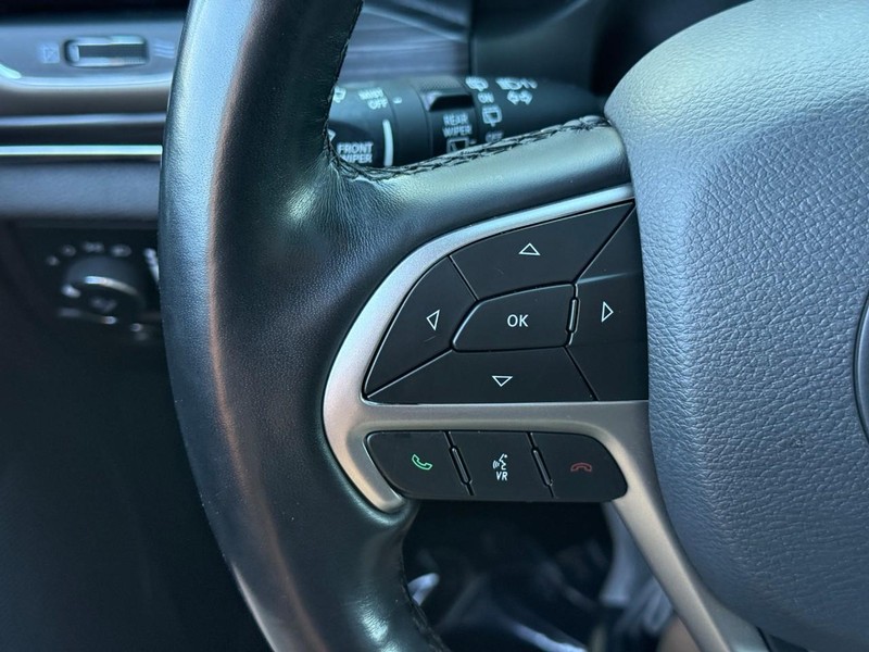 Jeep Grand Cherokee Vehicle Full-screen Gallery Image 20