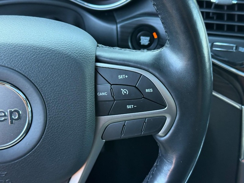 Jeep Grand Cherokee Vehicle Full-screen Gallery Image 21