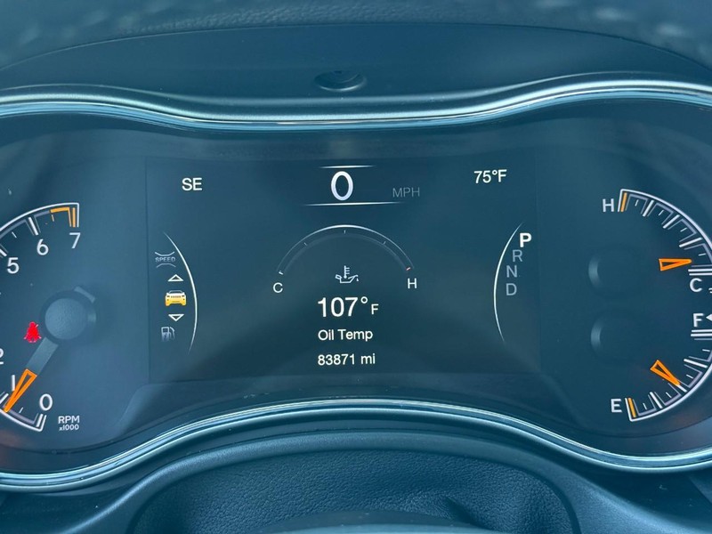Jeep Grand Cherokee Vehicle Full-screen Gallery Image 22
