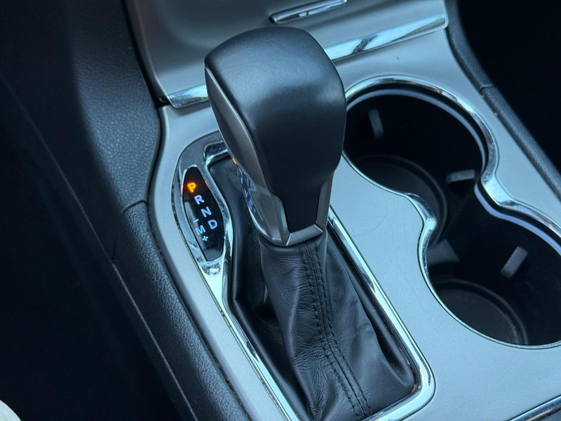 Jeep Grand Cherokee Vehicle Full-screen Gallery Image 23