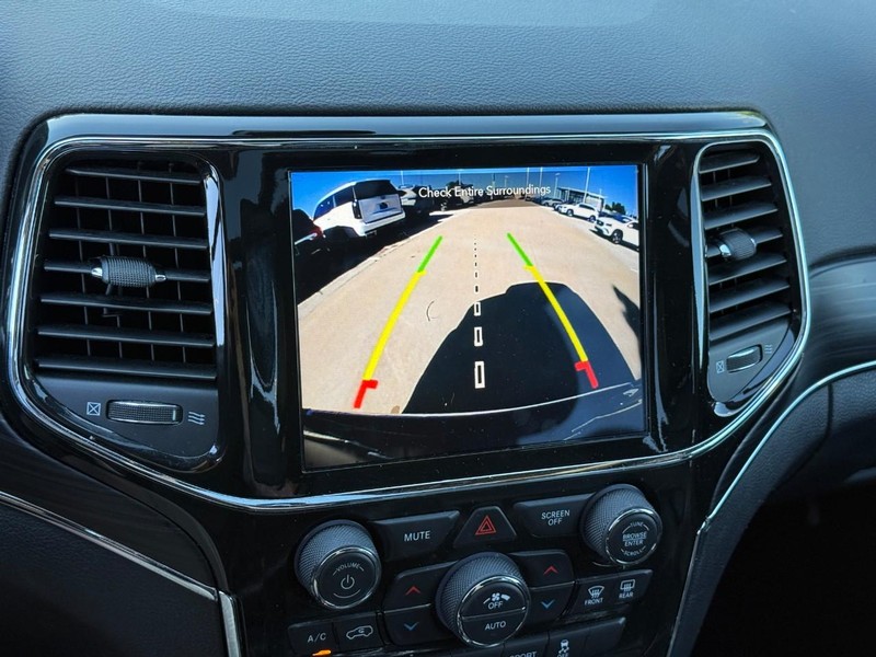 Jeep Grand Cherokee Vehicle Full-screen Gallery Image 25