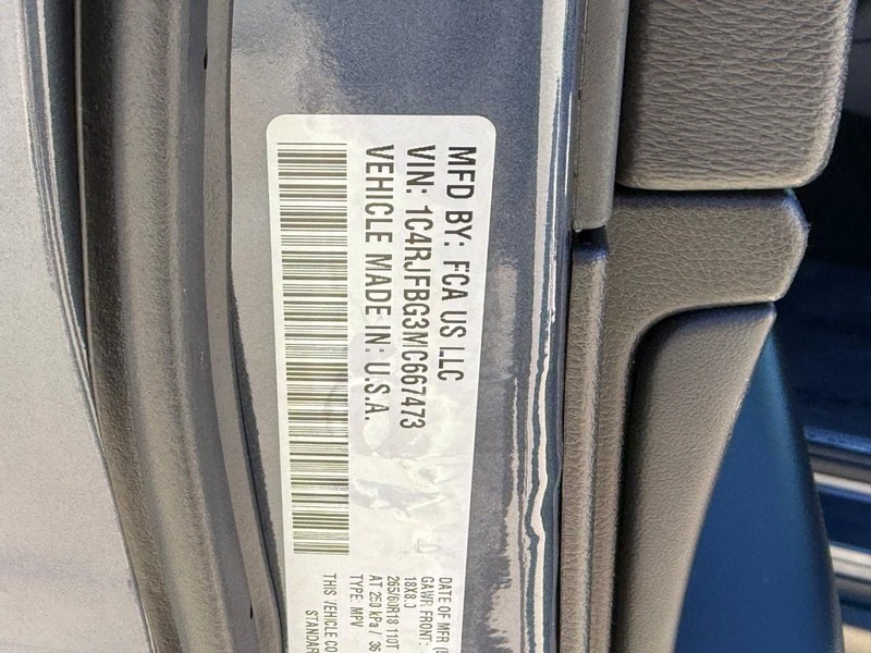 Jeep Grand Cherokee Vehicle Full-screen Gallery Image 26