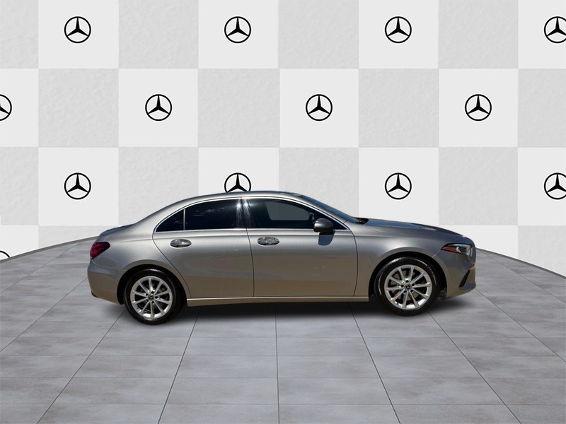 Mercedes-Benz A-Class Vehicle Full-screen Gallery Image 02