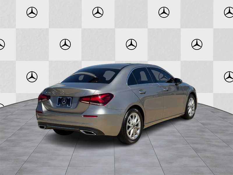 Mercedes-Benz A-Class Vehicle Full-screen Gallery Image 03