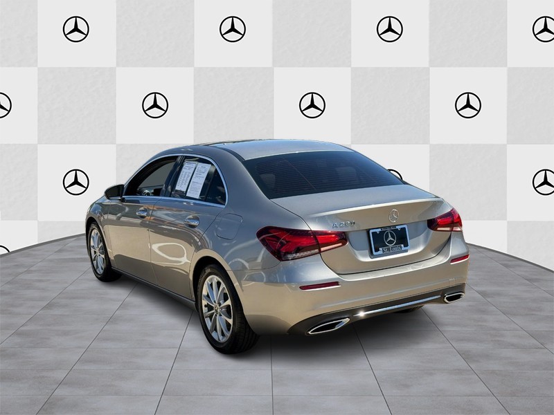 Mercedes-Benz A-Class Vehicle Full-screen Gallery Image 04