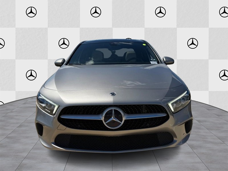 Mercedes-Benz A-Class Vehicle Full-screen Gallery Image 05