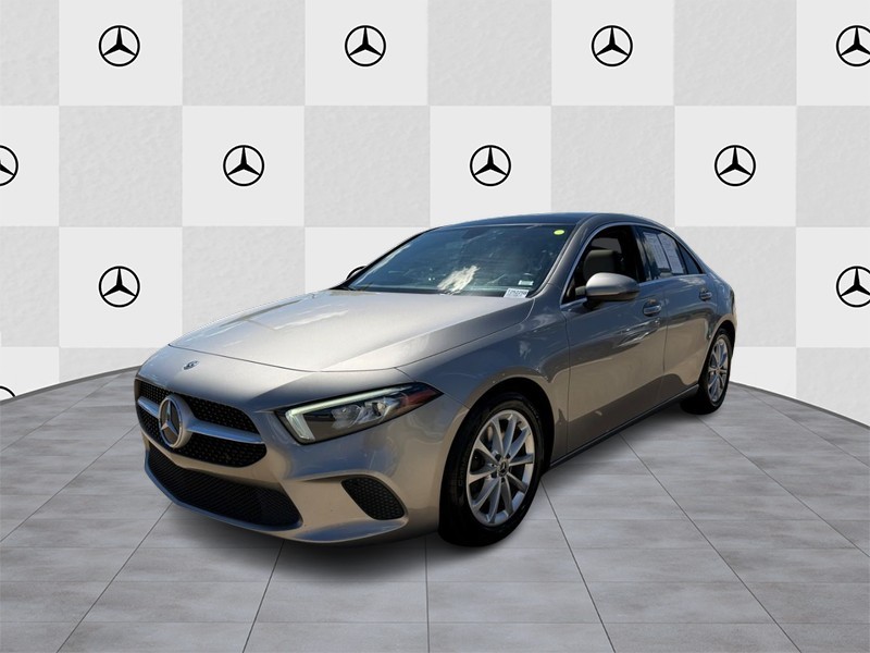 Mercedes-Benz A-Class Vehicle Full-screen Gallery Image 06