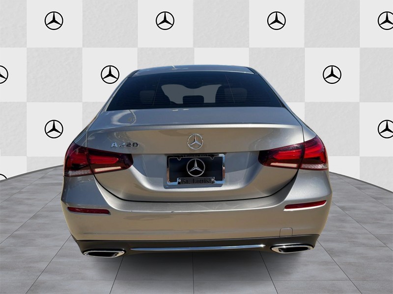 Mercedes-Benz A-Class Vehicle Full-screen Gallery Image 07