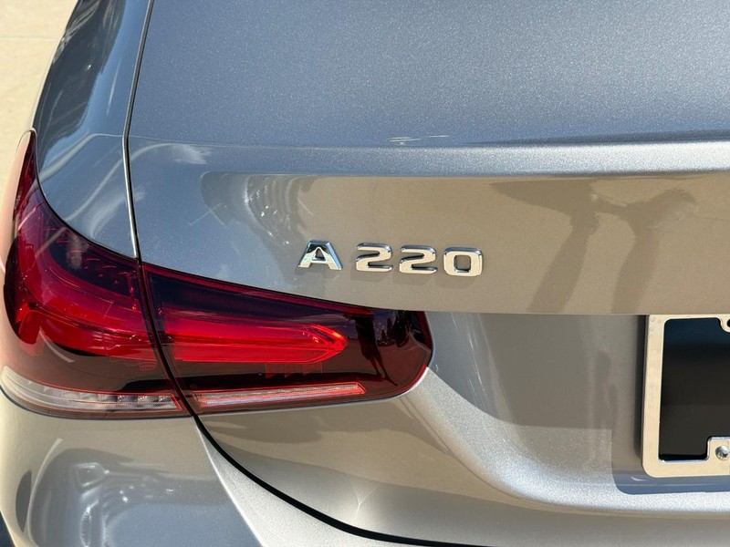 Mercedes-Benz A-Class Vehicle Full-screen Gallery Image 10