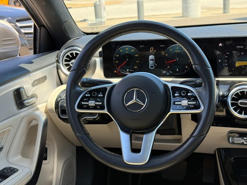 Mercedes-Benz A-Class Vehicle Full-screen Gallery Image 13