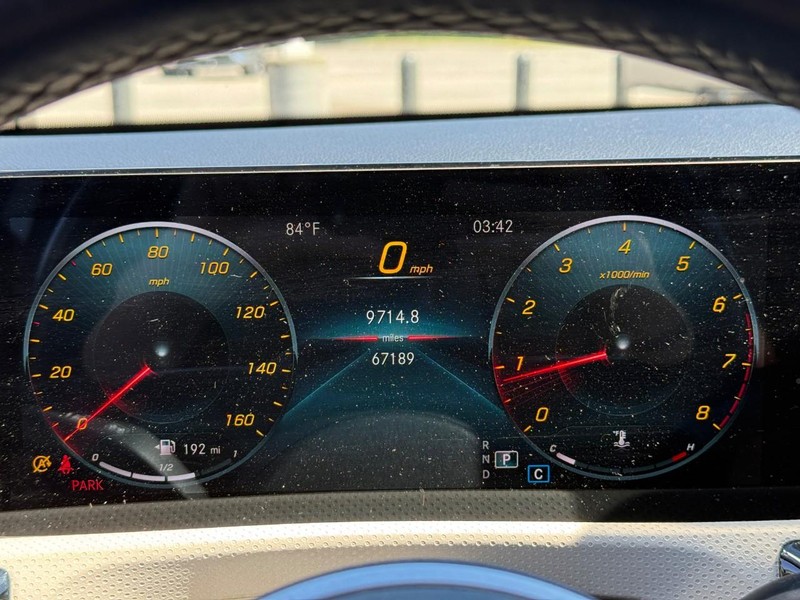 Mercedes-Benz A-Class Vehicle Full-screen Gallery Image 22