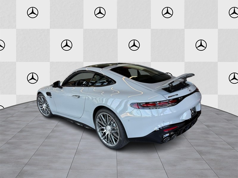Mercedes-Benz AMG GT Vehicle Full-screen Gallery Image 3