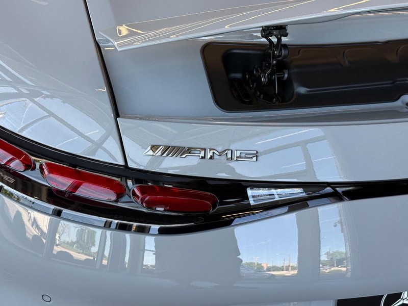 Mercedes-Benz AMG GT Vehicle Full-screen Gallery Image 6