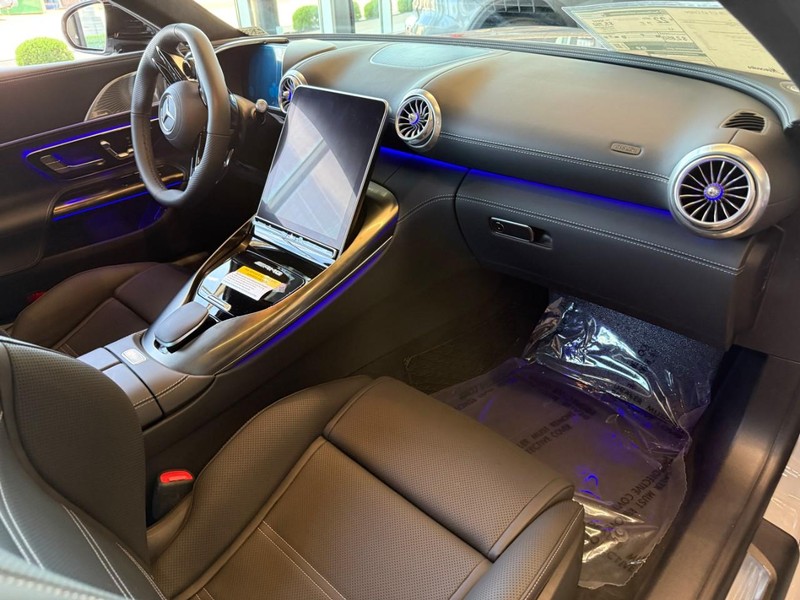 Mercedes-Benz AMG GT Vehicle Full-screen Gallery Image 9