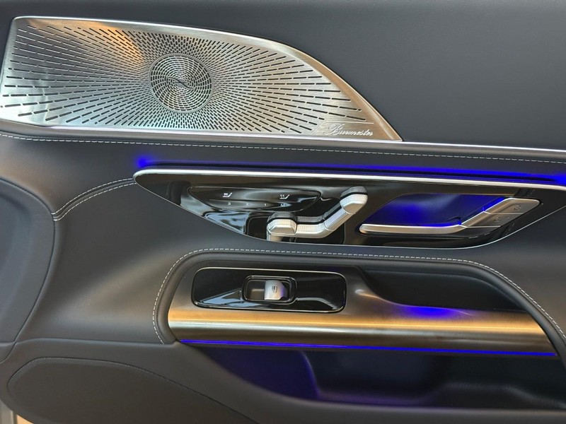 Mercedes-Benz AMG GT Vehicle Full-screen Gallery Image 10