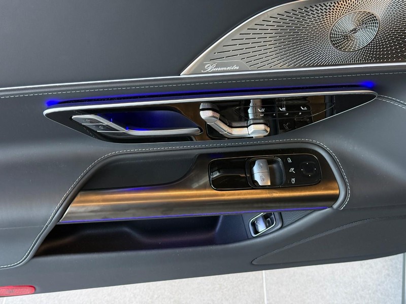 Mercedes-Benz AMG GT Vehicle Full-screen Gallery Image 11