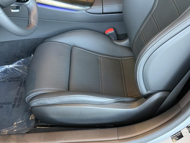 Mercedes-Benz AMG GT Vehicle Full-screen Gallery Image 12