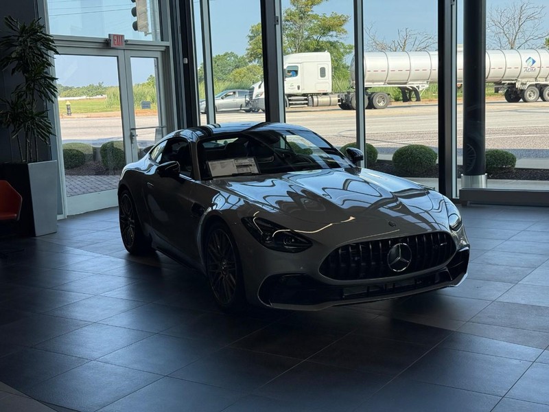 Mercedes-Benz AMG GT Vehicle Full-screen Gallery Image 16