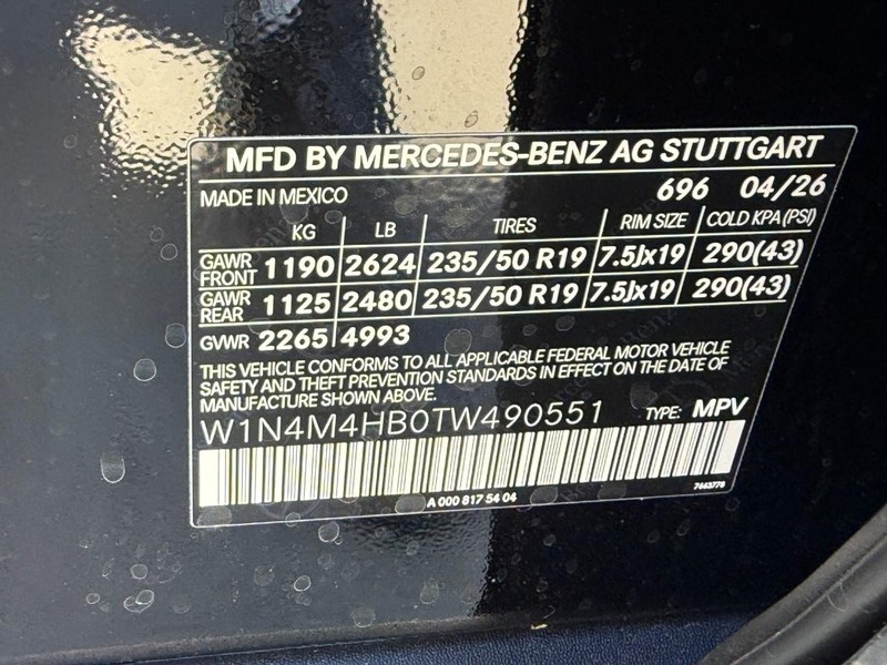 Mercedes-Benz GLB Vehicle Full-screen Gallery Image 22