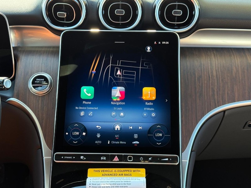 Mercedes-Benz GLC Vehicle Full-screen Gallery Image 8