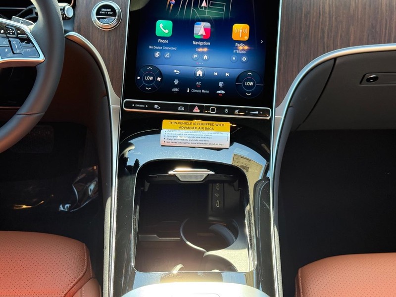 Mercedes-Benz GLC Vehicle Full-screen Gallery Image 9