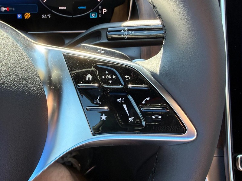 Mercedes-Benz GLC Vehicle Full-screen Gallery Image 14
