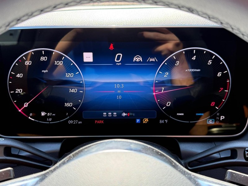 Mercedes-Benz GLC Vehicle Full-screen Gallery Image 15