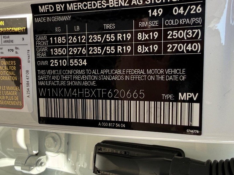Mercedes-Benz GLC Vehicle Full-screen Gallery Image 17