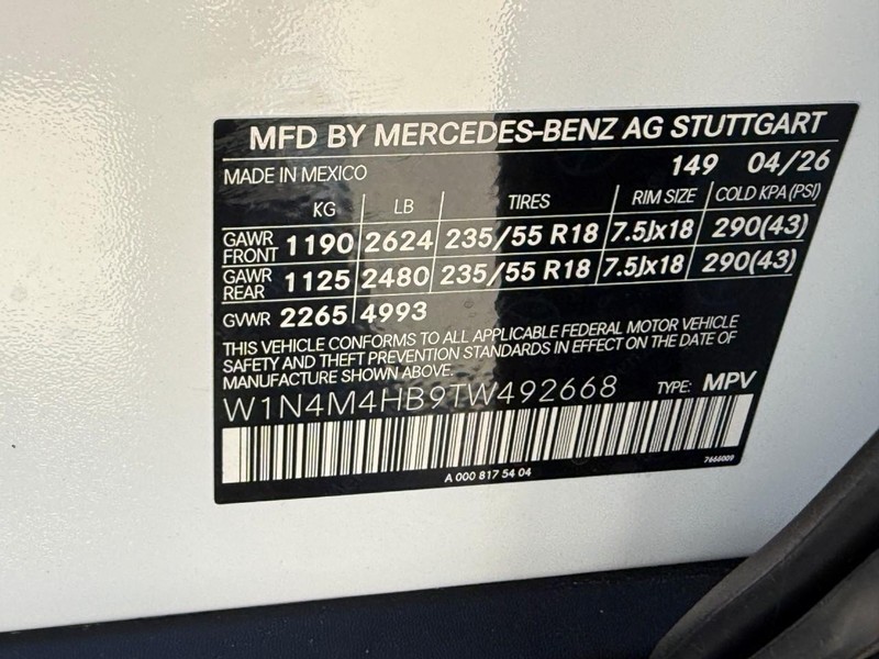 Mercedes-Benz GLB Vehicle Full-screen Gallery Image 17