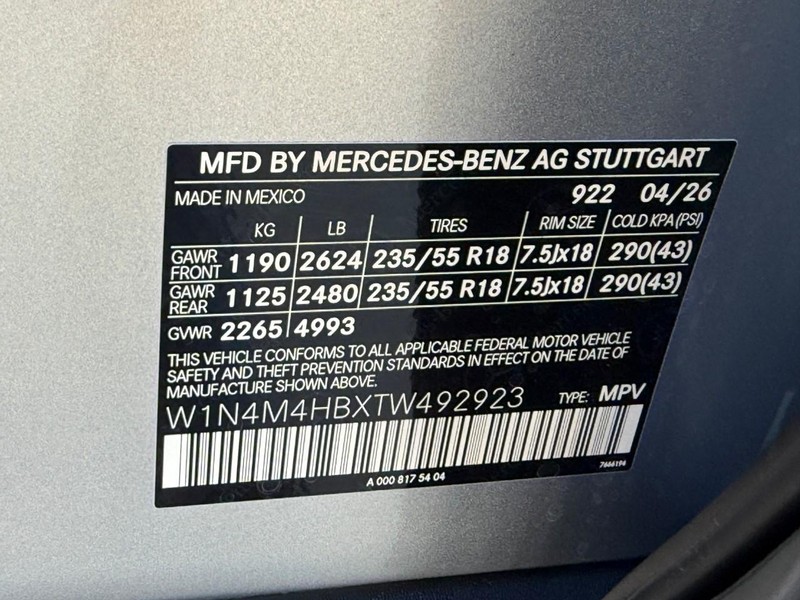 Mercedes-Benz GLB Vehicle Full-screen Gallery Image 19