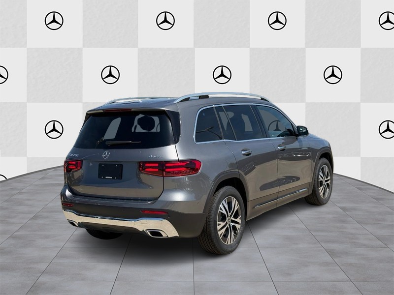 Mercedes-Benz GLB Vehicle Full-screen Gallery Image 3