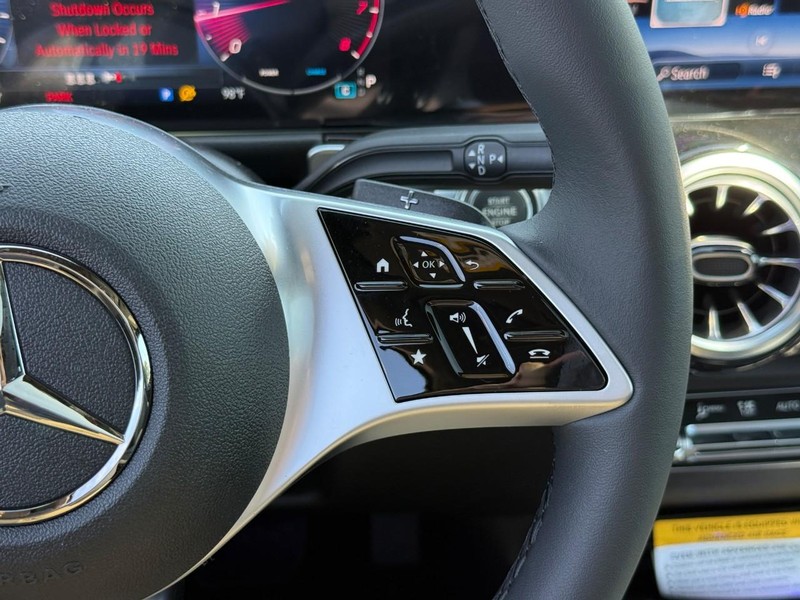 Mercedes-Benz GLB Vehicle Full-screen Gallery Image 17