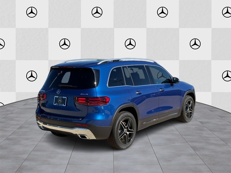 Mercedes-Benz GLB Vehicle Full-screen Gallery Image 3