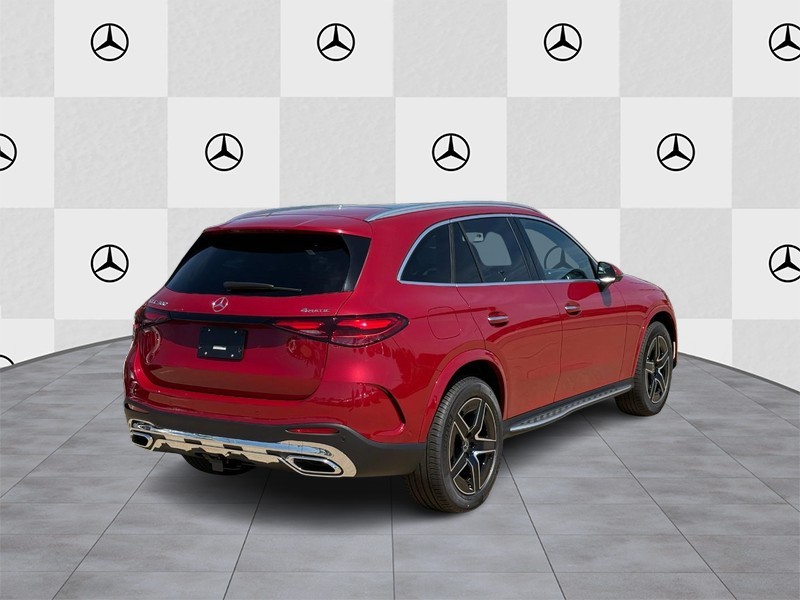 Mercedes-Benz GLC Vehicle Full-screen Gallery Image 3