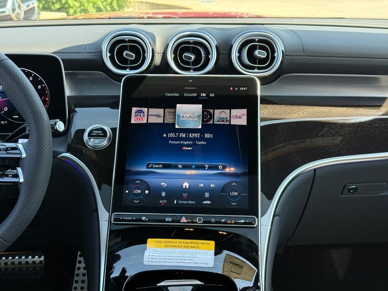 Mercedes-Benz GLC Vehicle Full-screen Gallery Image 11