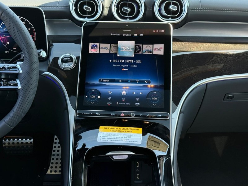 Mercedes-Benz GLC Vehicle Full-screen Gallery Image 12
