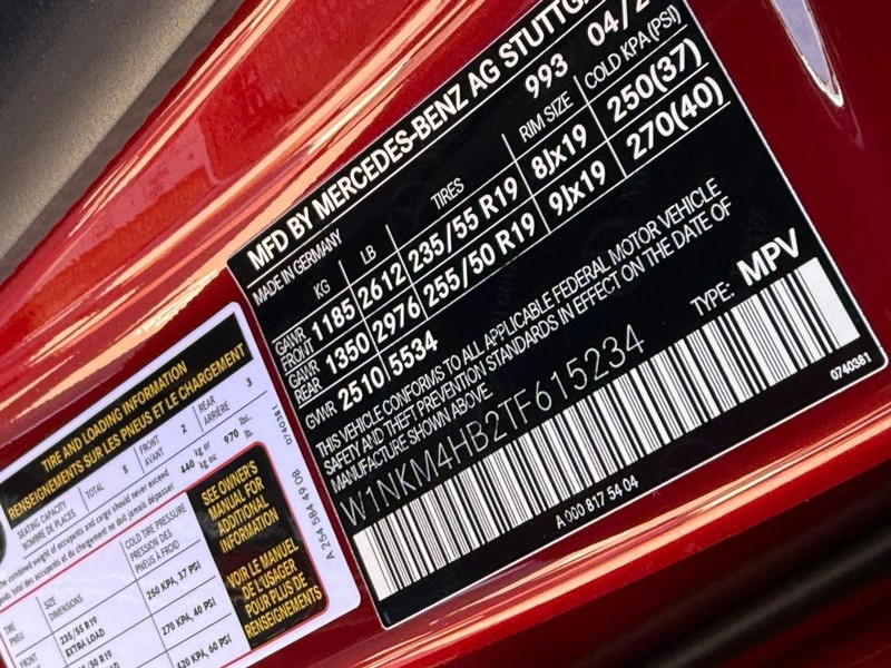 Mercedes-Benz GLC Vehicle Full-screen Gallery Image 21