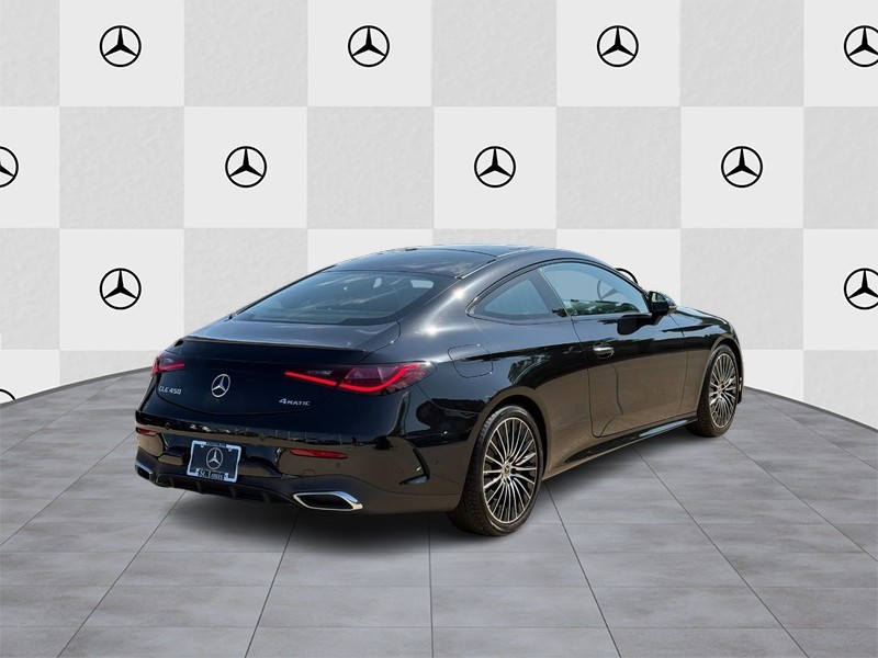 Mercedes-Benz CLE Vehicle Full-screen Gallery Image 3