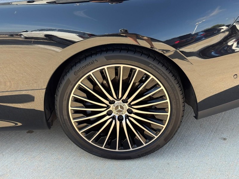 Mercedes-Benz CLE Vehicle Full-screen Gallery Image 9
