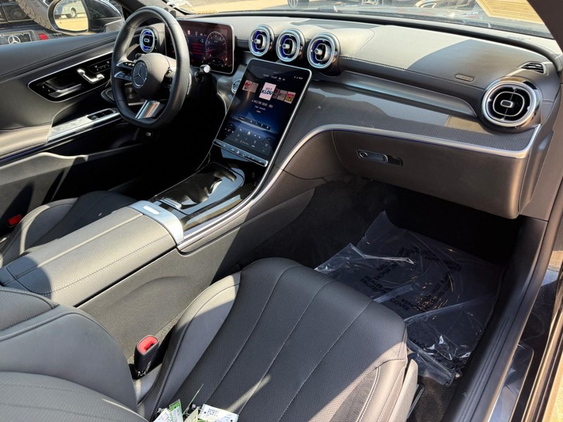 Mercedes-Benz CLE Vehicle Full-screen Gallery Image 13