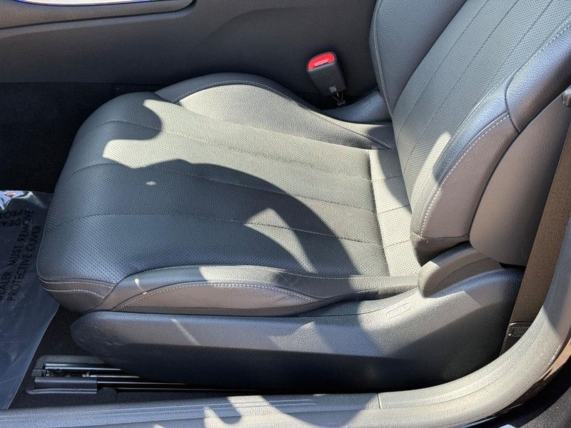 Mercedes-Benz CLE Vehicle Full-screen Gallery Image 16