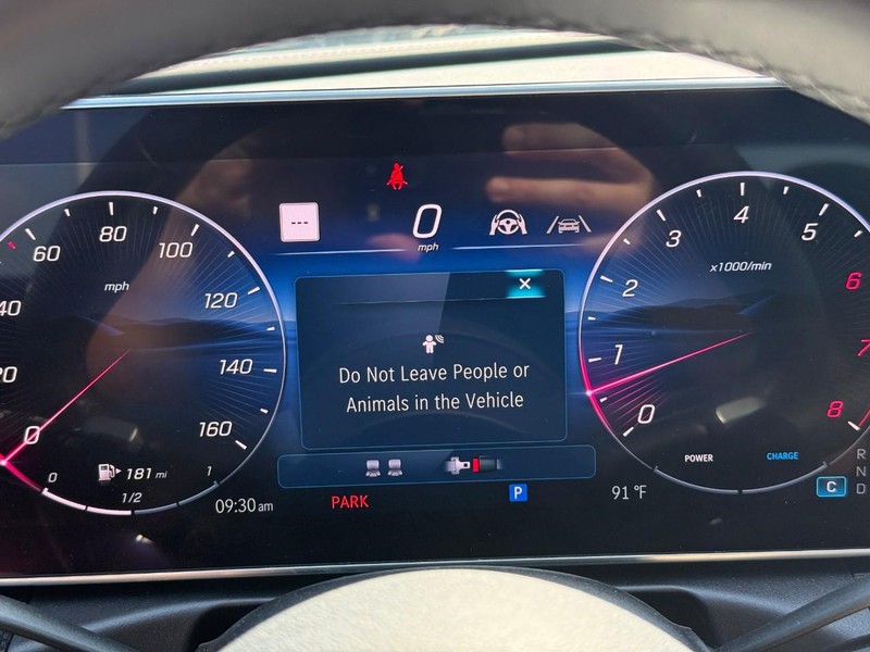 Mercedes-Benz CLE Vehicle Full-screen Gallery Image 19