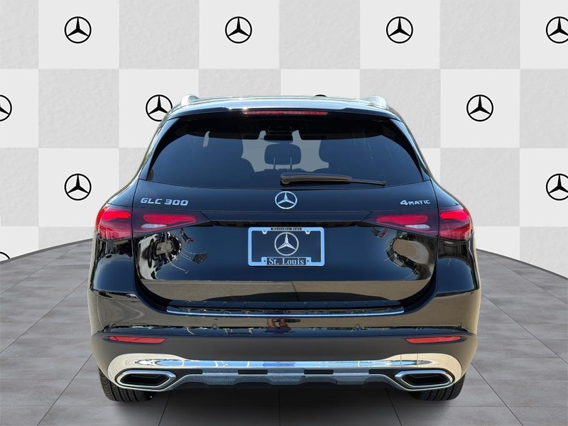 Mercedes-Benz GLC Vehicle Full-screen Gallery Image 5