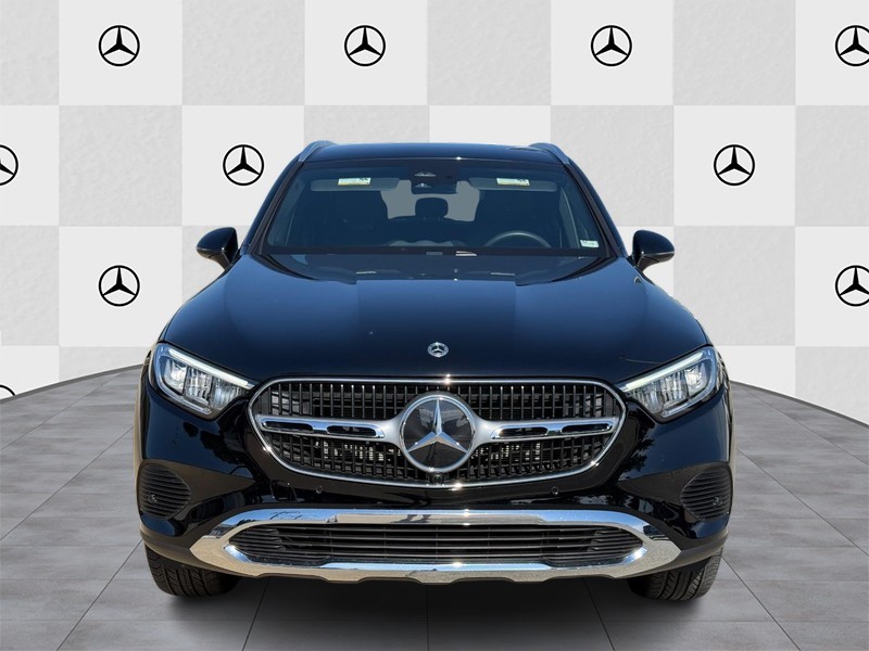 Mercedes-Benz GLC Vehicle Full-screen Gallery Image 9