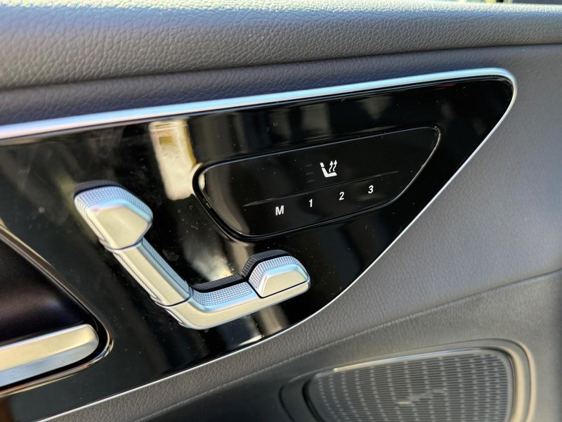 Mercedes-Benz GLC Vehicle Full-screen Gallery Image 15