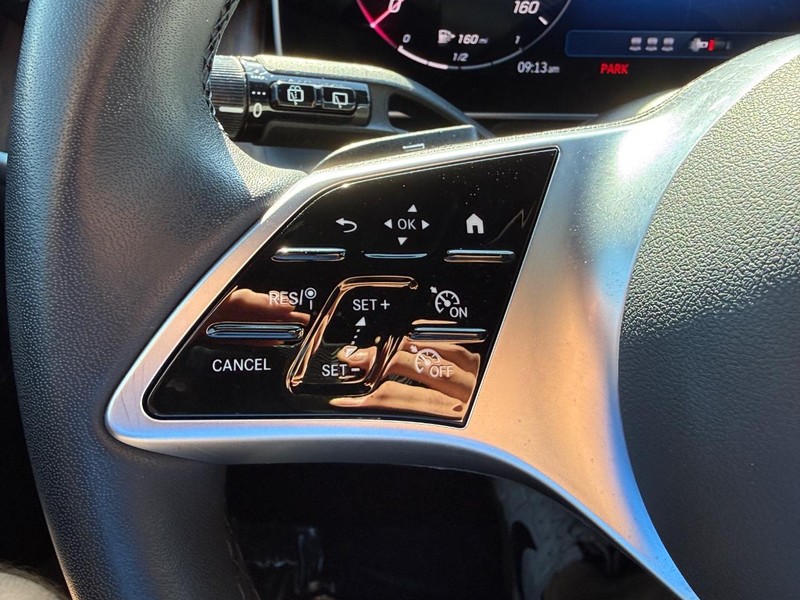 Mercedes-Benz GLC Vehicle Full-screen Gallery Image 17