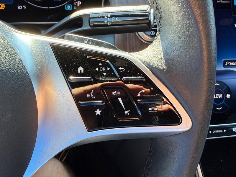 Mercedes-Benz GLC Vehicle Full-screen Gallery Image 18
