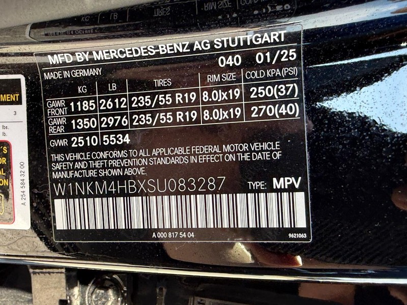 Mercedes-Benz GLC Vehicle Full-screen Gallery Image 22