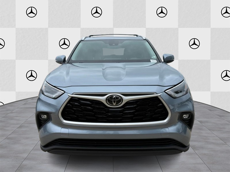Toyota Highlander Vehicle Full-screen Gallery Image 6